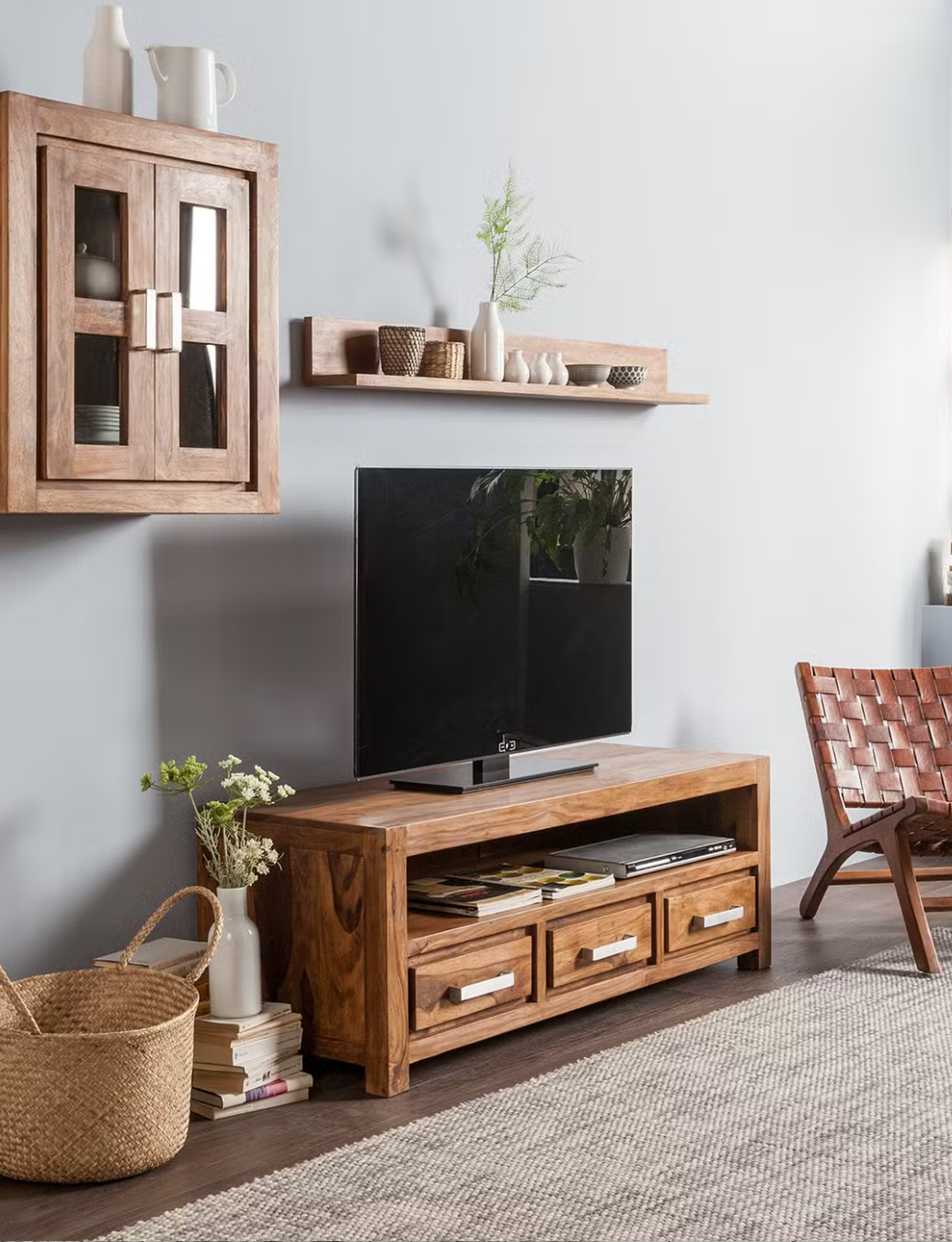 Home Decor & Essentials