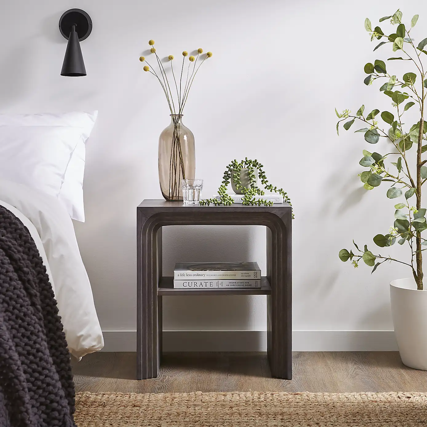 Linea Minimal Bedside Table