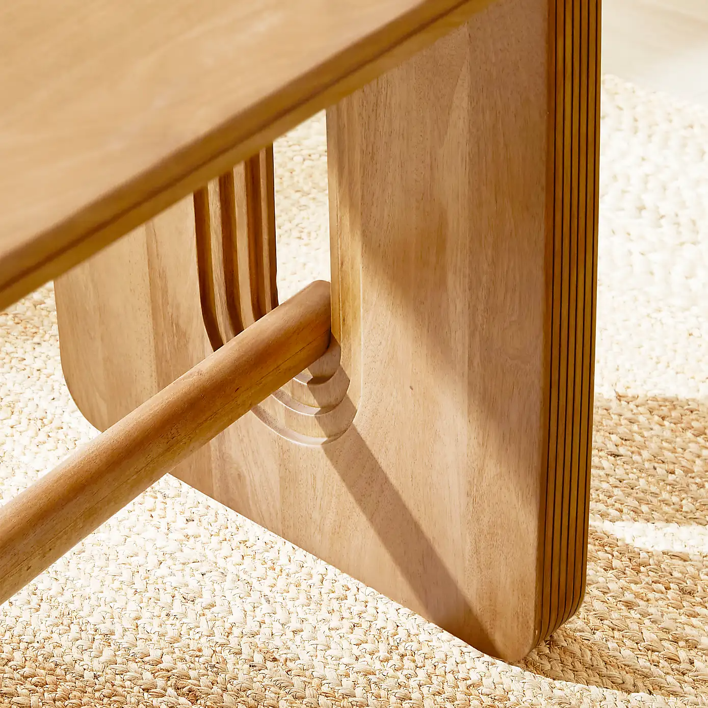 Linea Minimal Dining Table